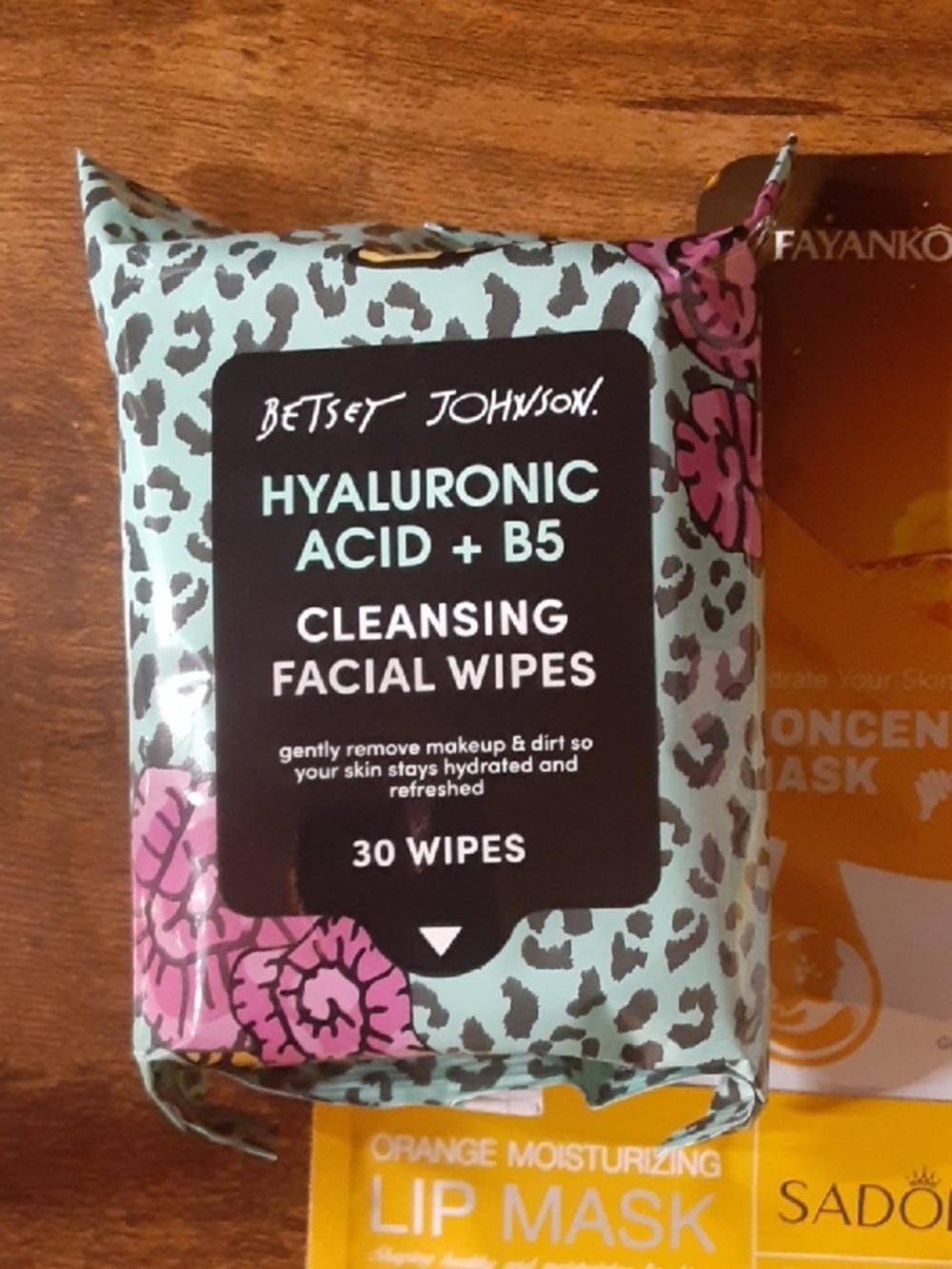 French Bull Cosmetic Bag, Betsey Johnson Facial Wipe, and 6 piece beauty bundle - Picture 3 of 12
